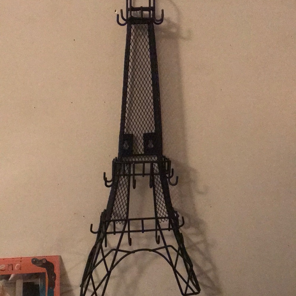 I am selling a jewelry holder with a matching lamp
